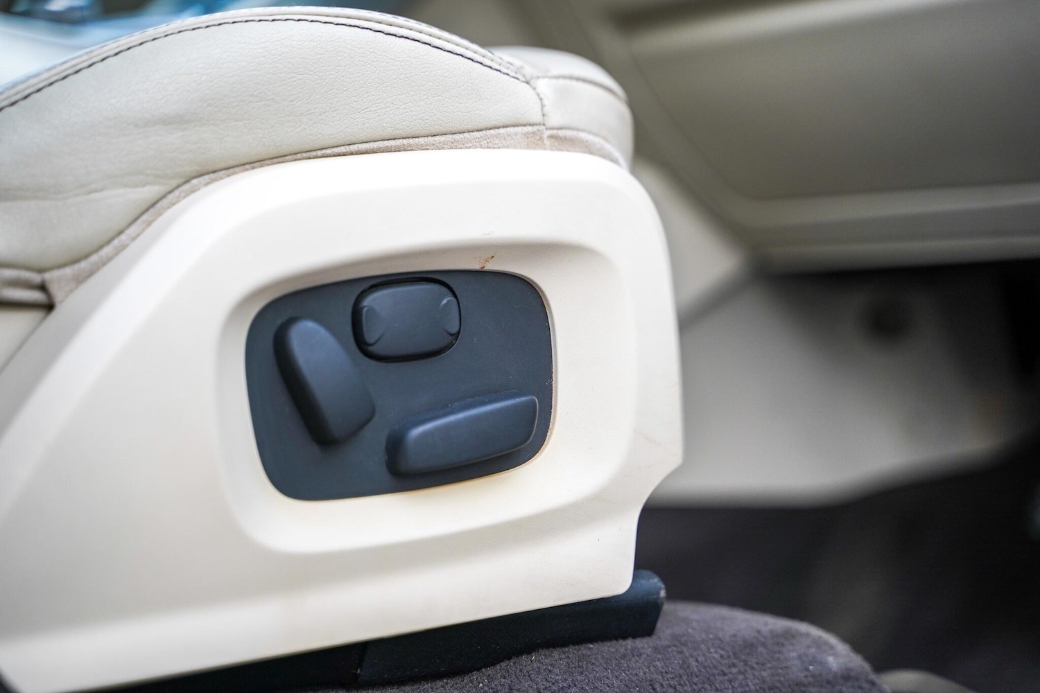 Used Land Rover Range Rover Evoque 2011 for sale - 76990900: Photo 38