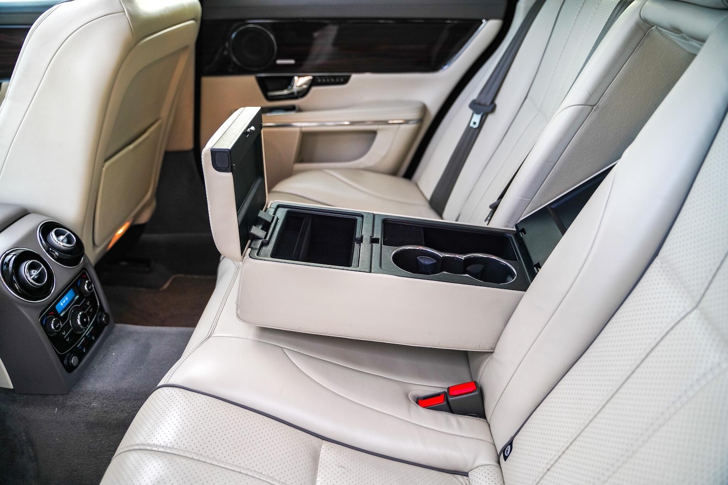 Used Jaguar XJ 2012 for sale - 77175248: Photo 25