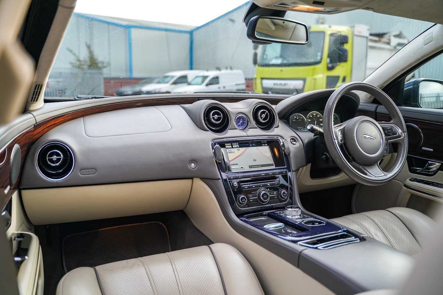 Used Jaguar XJ 2012 for sale - 77175248: Photo 26