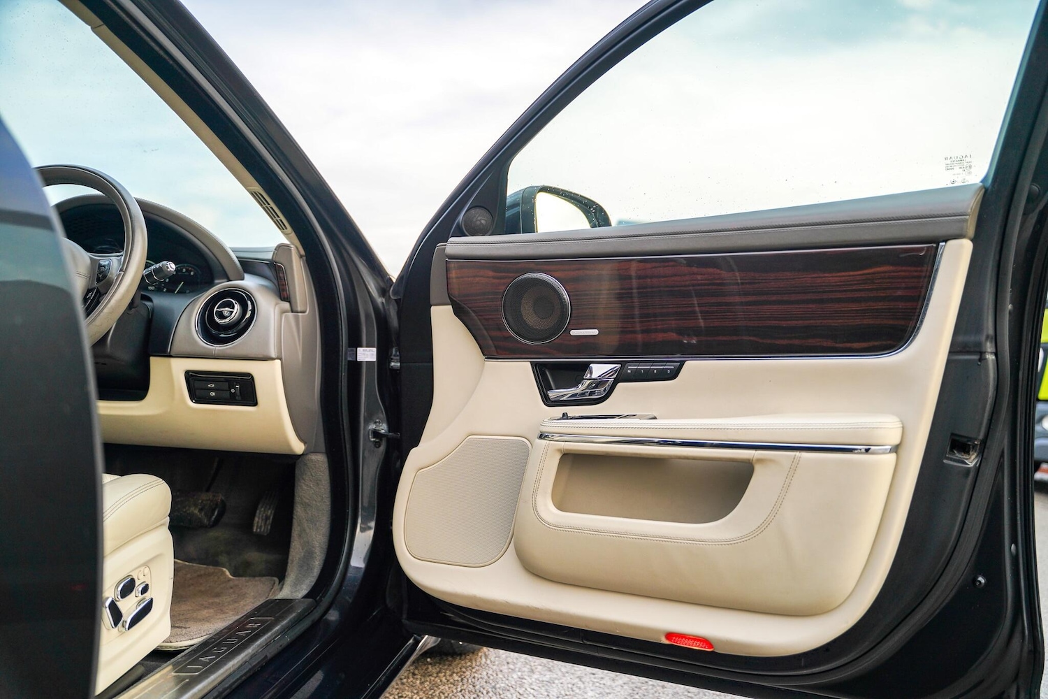 Used Jaguar XJ 2012 for sale - 77175248: Photo 41