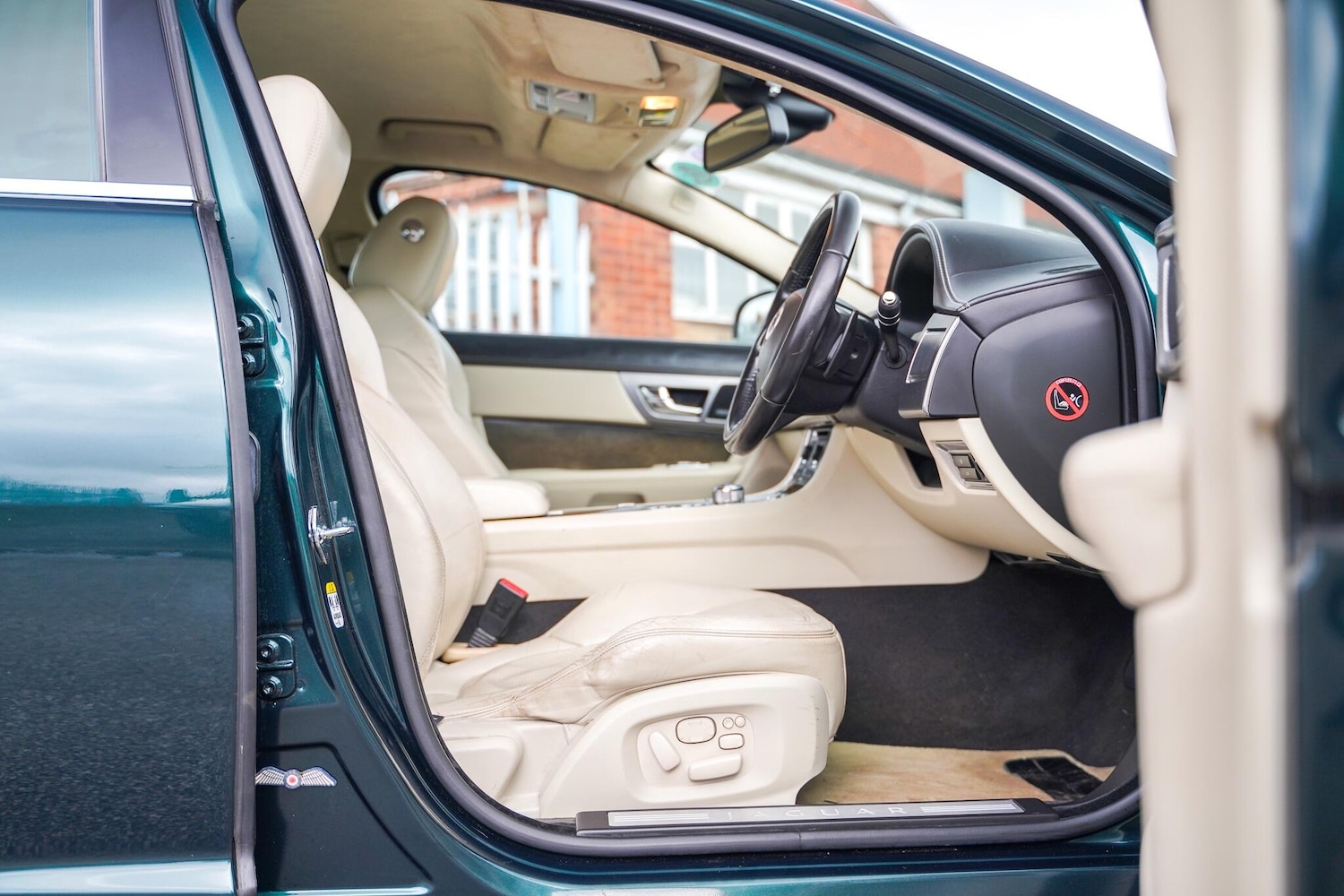 Used Jaguar XF 2013 for sale - 77538471: Photo 35