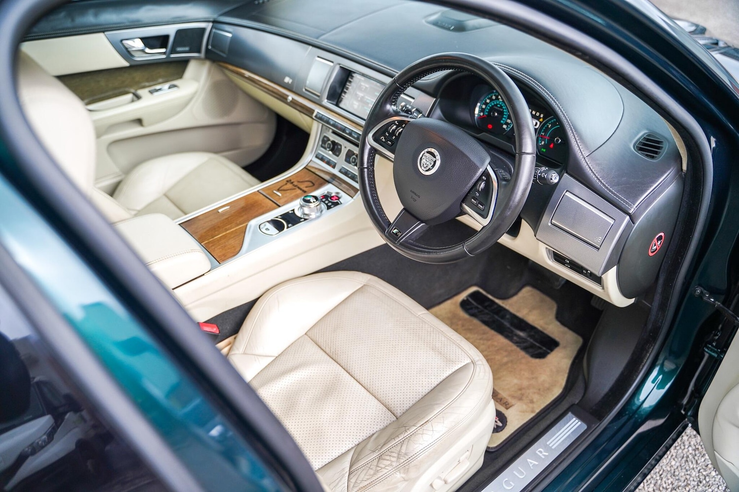 Used Jaguar XF 2013 for sale - 77538471: Photo 36