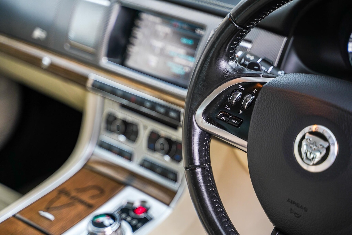 Used Jaguar XF 2013 for sale - 77538471: Photo 45