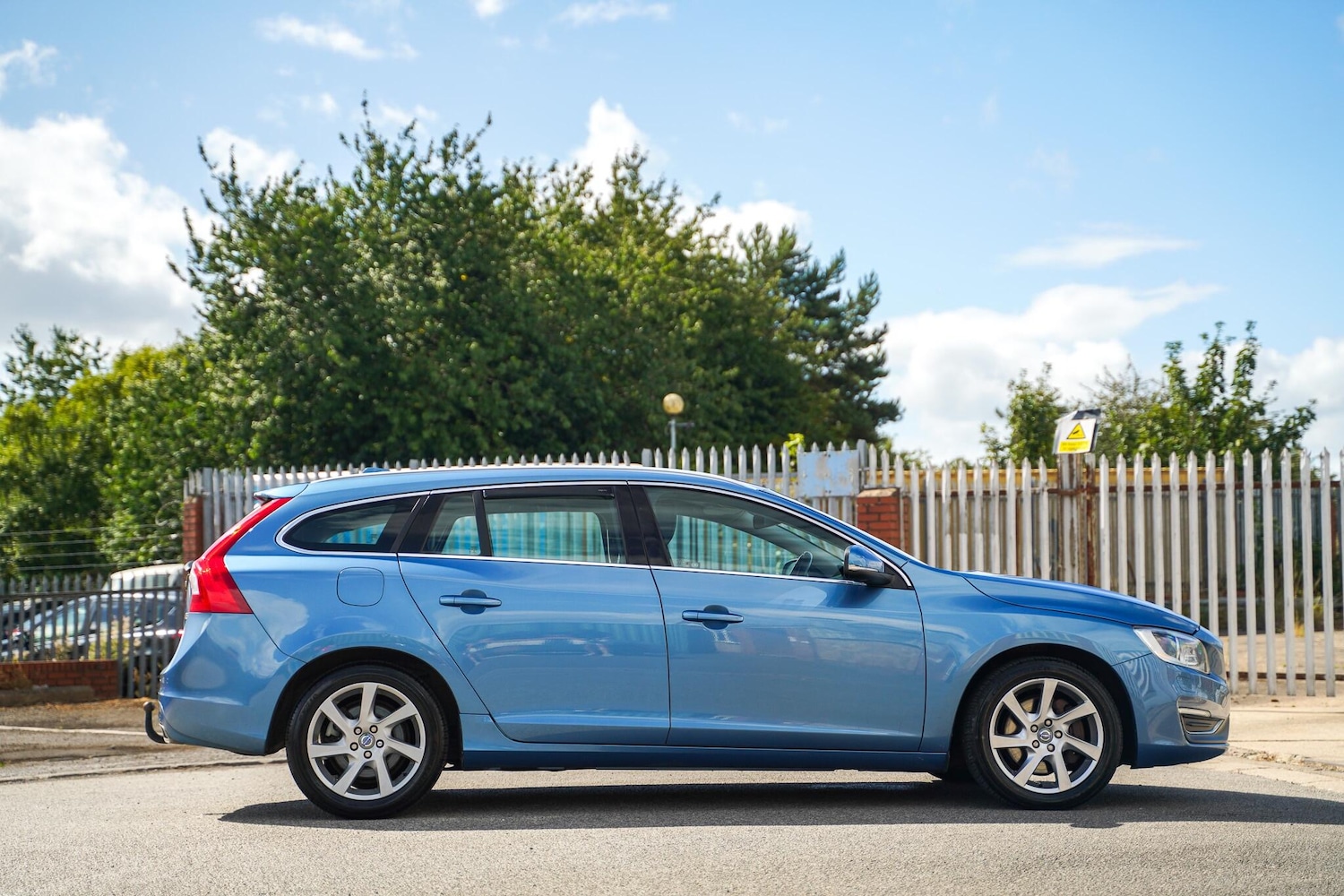 Used Volvo V60 2014 for sale - 77057273: Photo 21