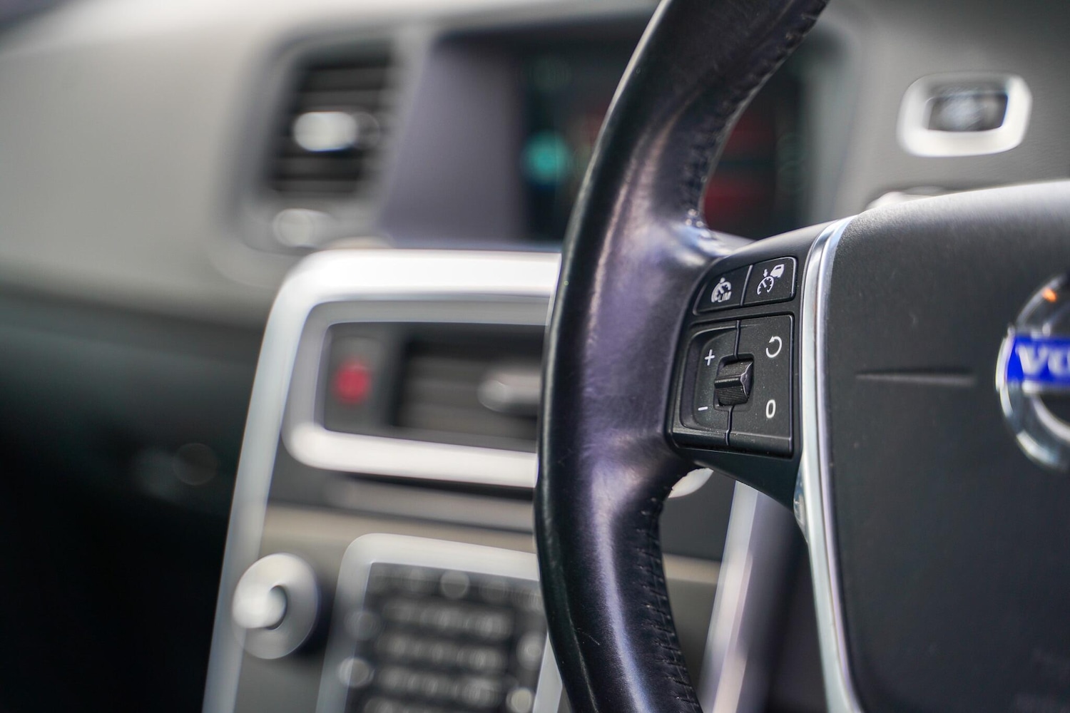 Used Volvo V60 2014 for sale - 77057273: Photo 32