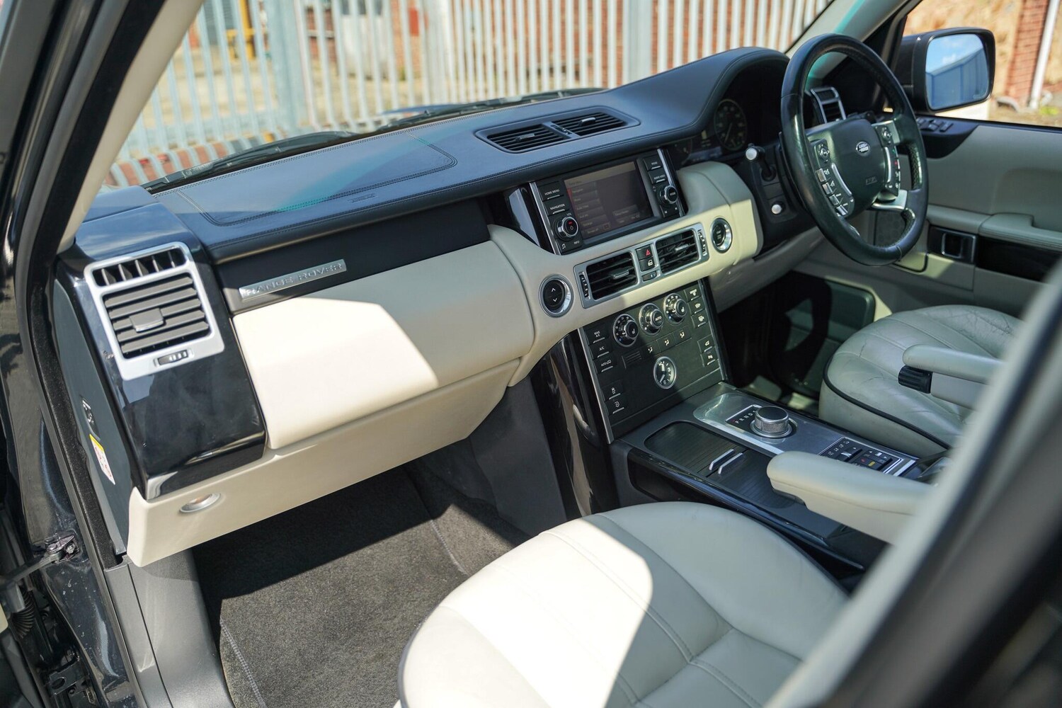 Used Land Rover Range Rover 2011 for sale - 76326701: Photo 29