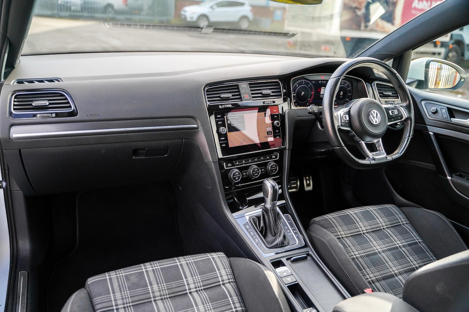 Used Volkswagen Golf 2017 for sale - 76349430: Photo 35