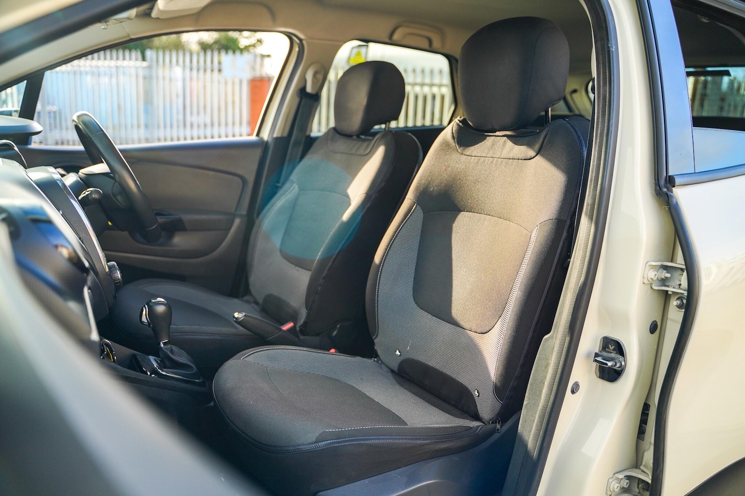 Used Renault Captur 2015 for sale - 76633077: Photo 14