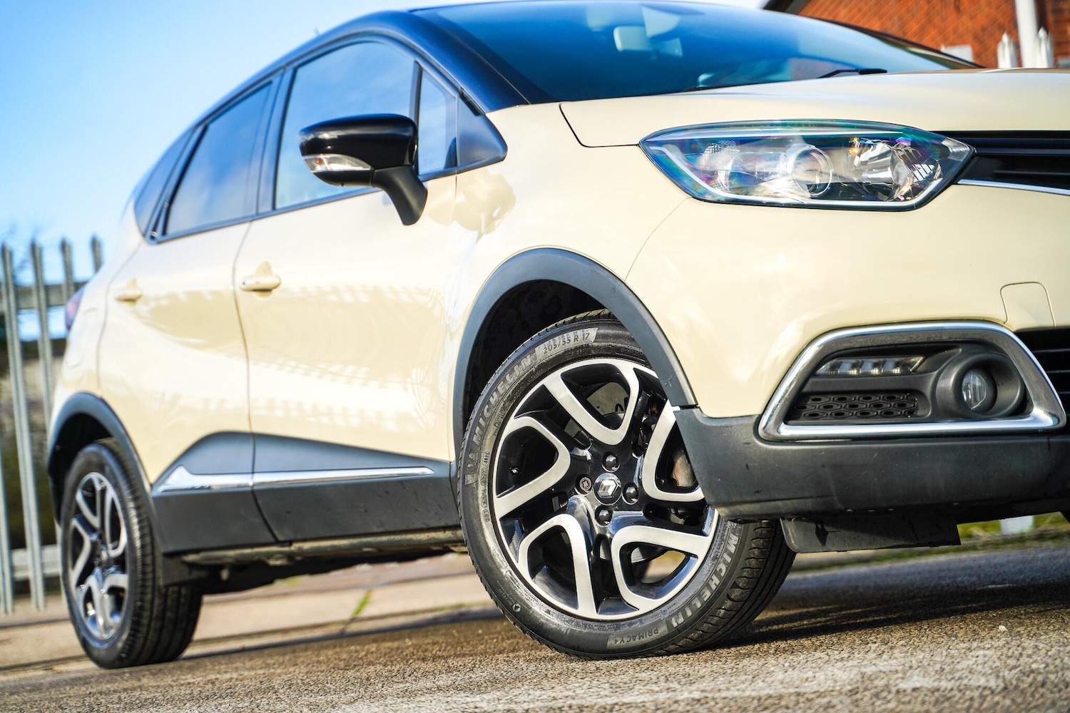 Used Renault Captur 2015 for sale - 76633077: Photo 2