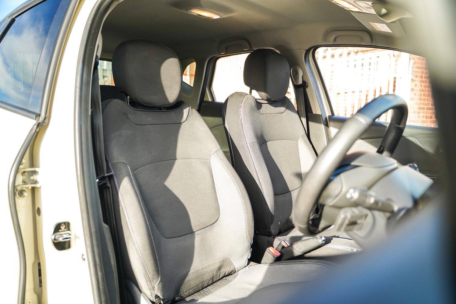 Used Renault Captur 2015 for sale - 76633077: Photo 27