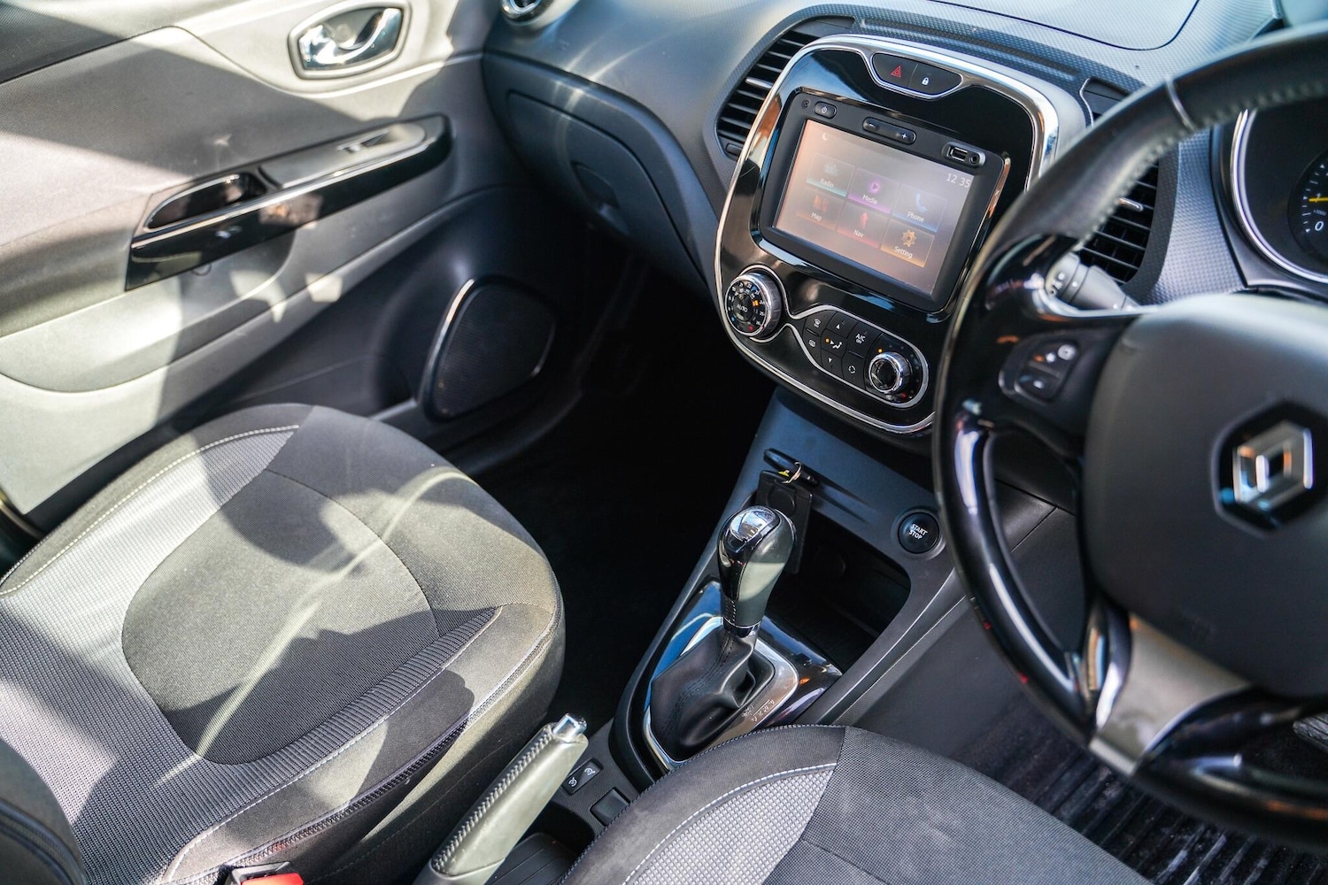 Used Renault Captur 2015 for sale - 76633077: Photo 29