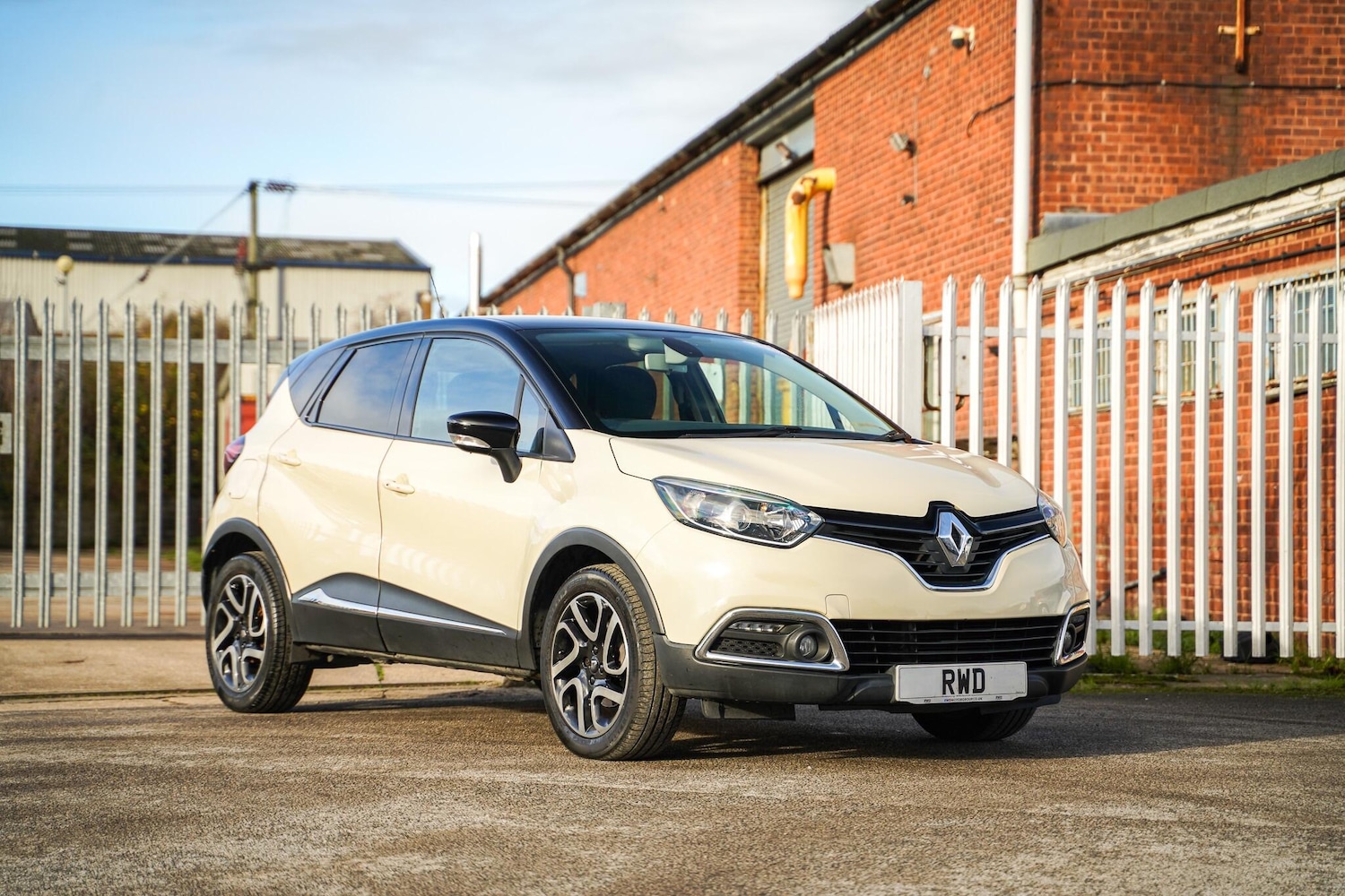 Used Renault Captur 2015 for sale - 76633077: Photo 3