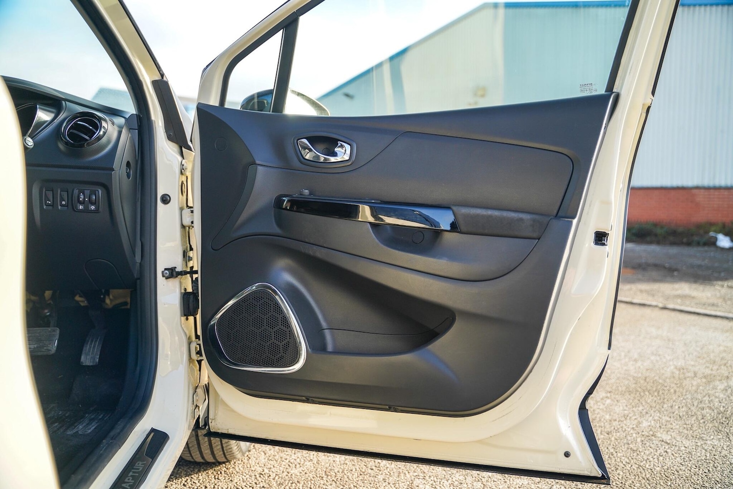 Used Renault Captur 2015 for sale - 76633077: Photo 31