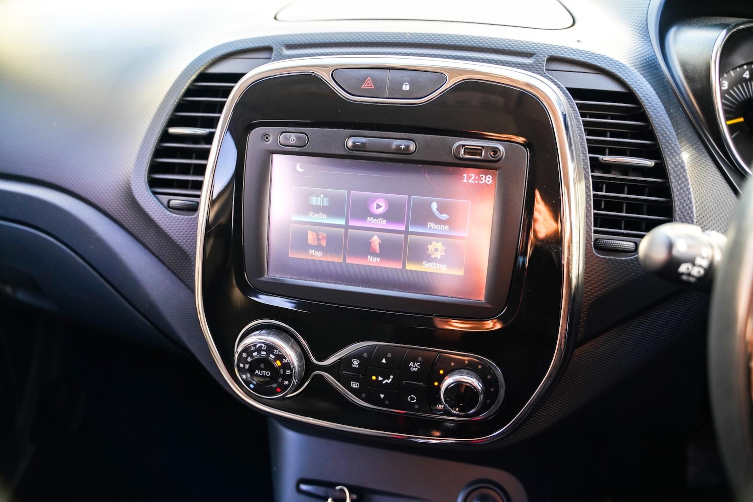 Used Renault Captur 2015 for sale - 76633077: Photo 34