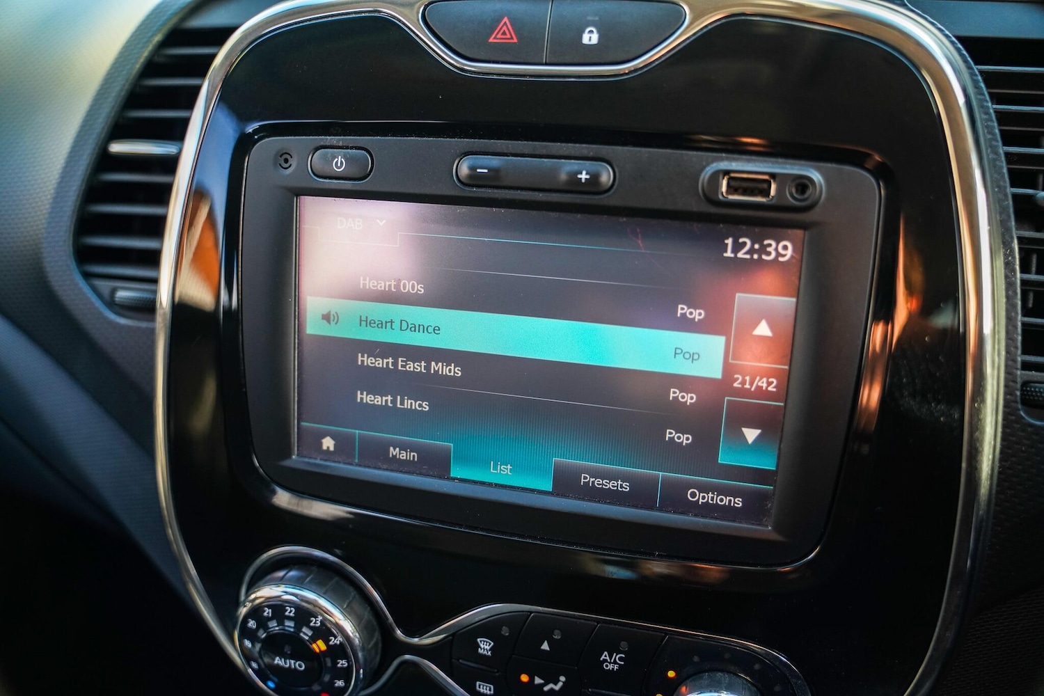 Used Renault Captur 2015 for sale - 76633077: Photo 36