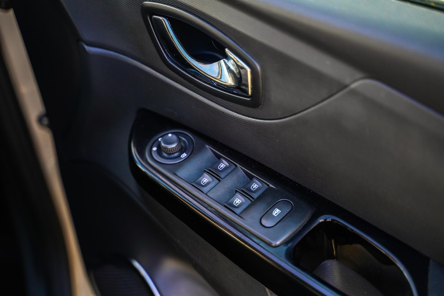 Used Renault Captur 2015 for sale - 76633077: Photo 42