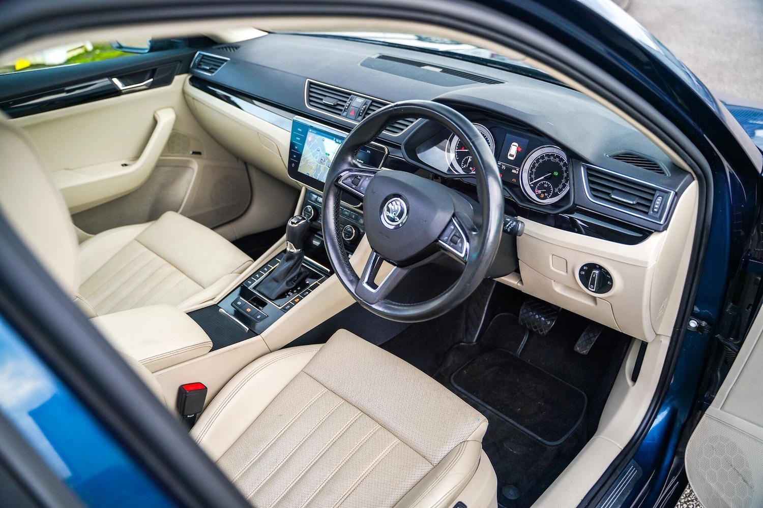 Used Skoda Superb for sale - 77190474: Photo 11