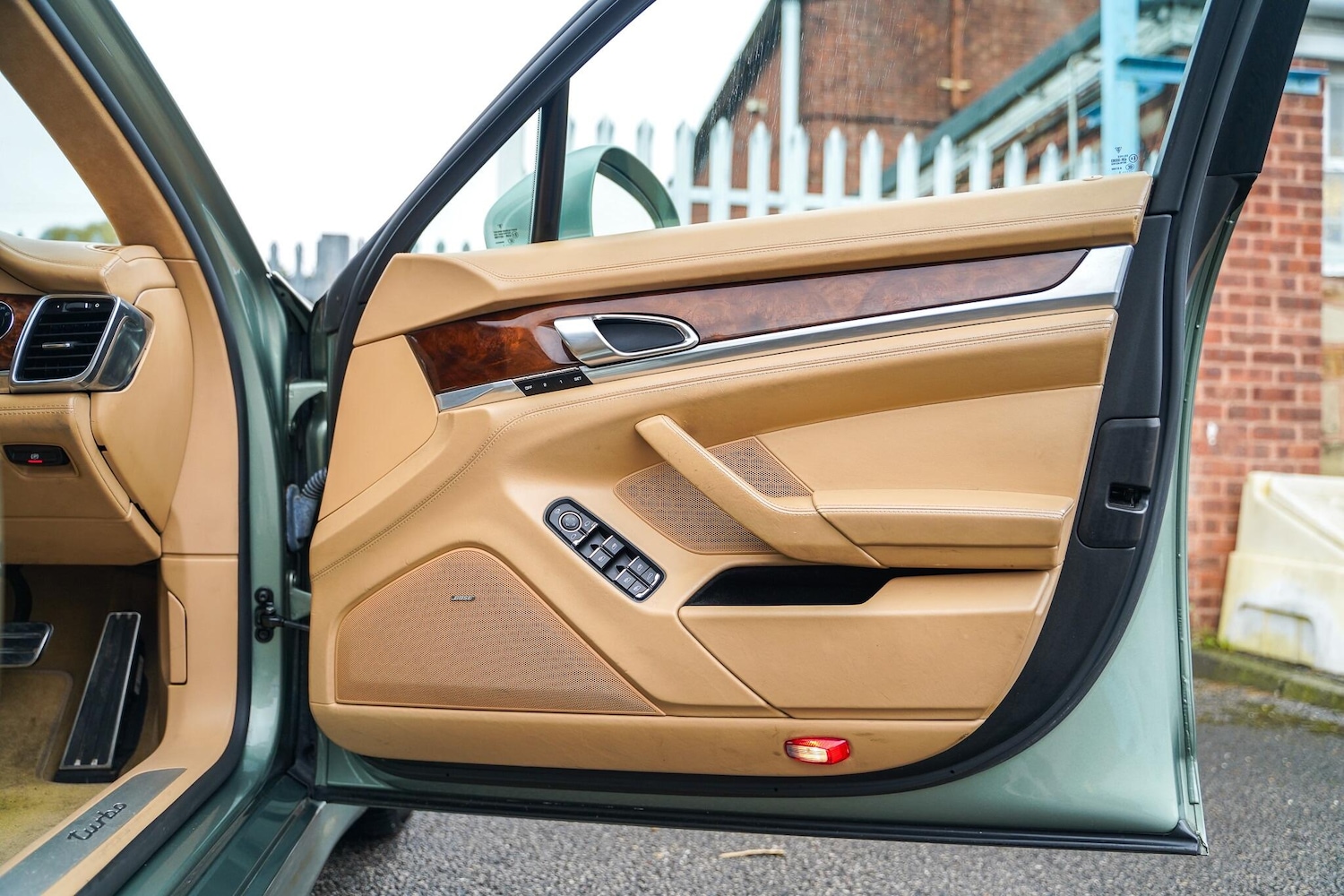 Used Porsche Panamera 2011 for sale - 76188801: Photo 32