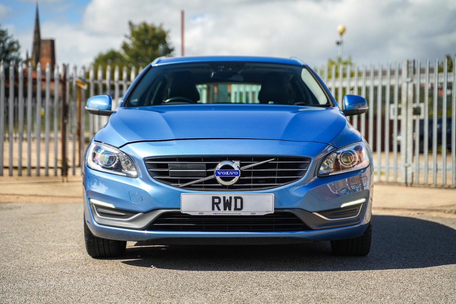 Used Volvo V60 2014 for sale - 76993664: Photo 2