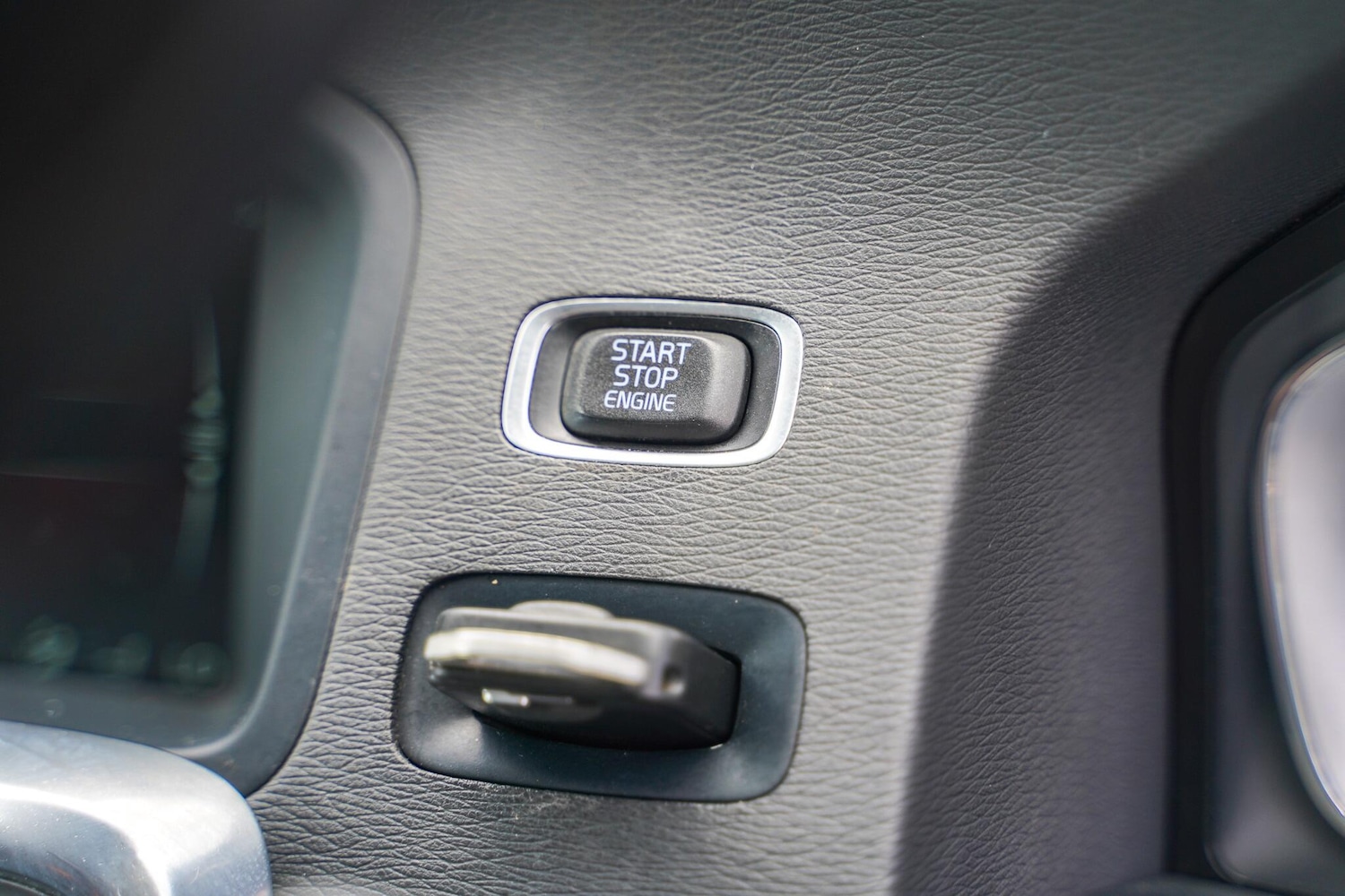 Used Volvo V60 2014 for sale - 76993664: Photo 30