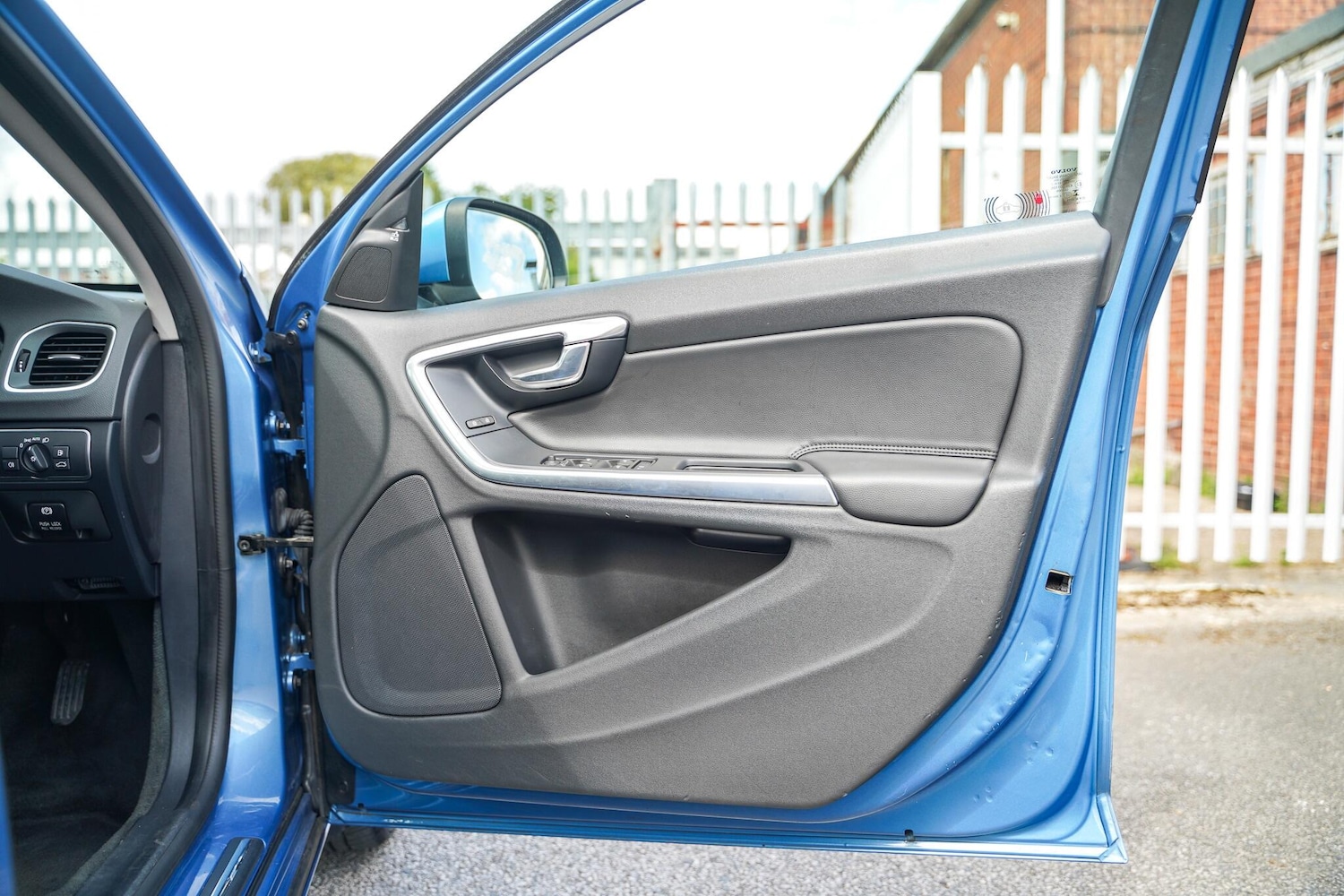 Used Volvo V60 2014 for sale - 76993664: Photo 33