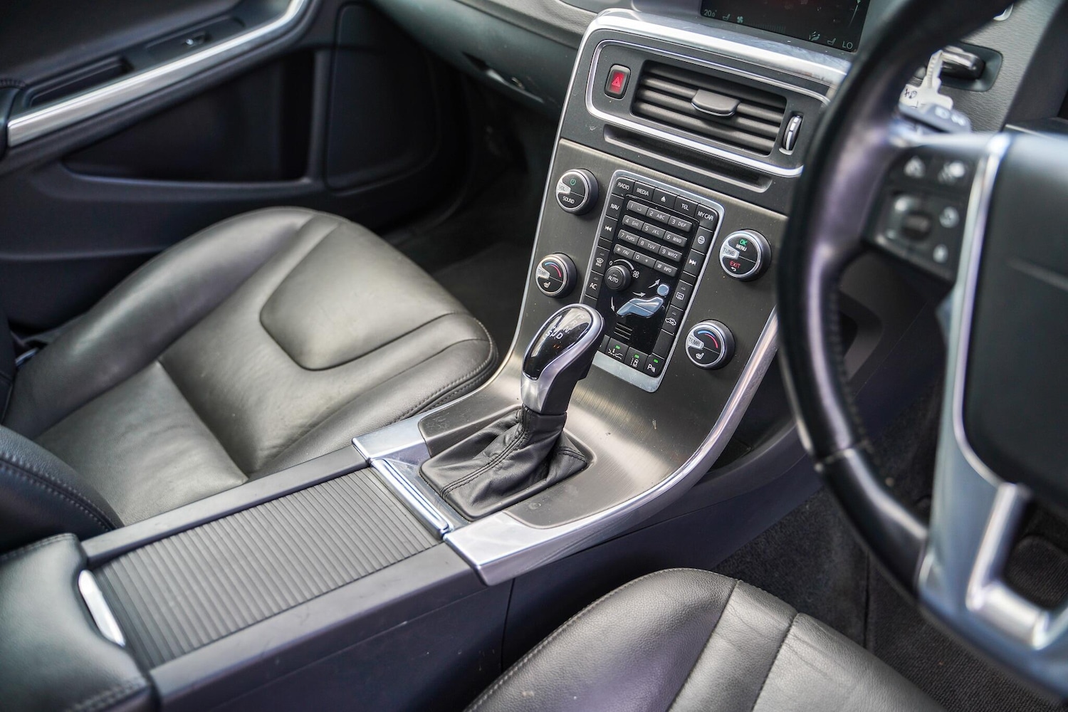 Used Volvo V60 2014 for sale - 76993664: Photo 45