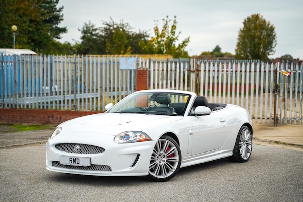 Used Jaguar XKR 2011 for sale - 76284440: Photo 2