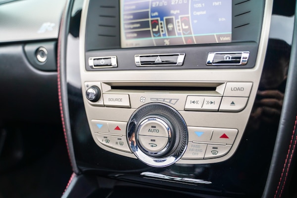 Used Jaguar XKR 2011 for sale - 76284440: Photo 34
