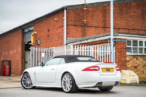 Used Jaguar XKR 2011 for sale - 76284440: Photo 4