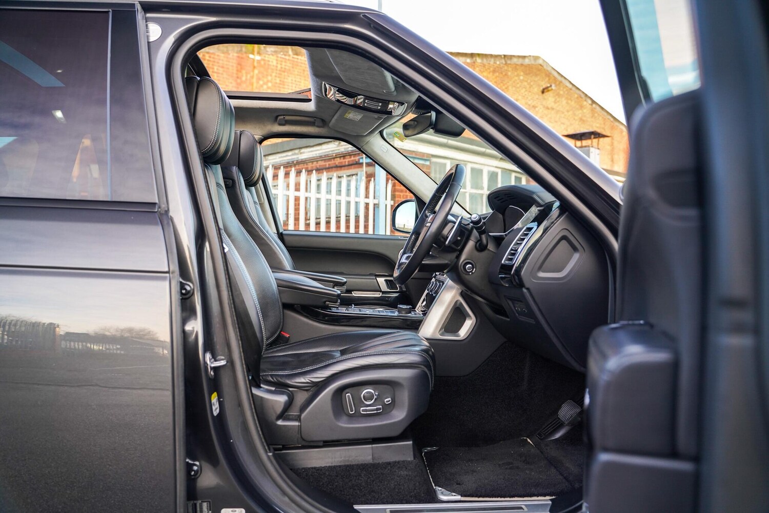 Used Land Rover Range Rover 2017 for sale - 77598078: Photo 32