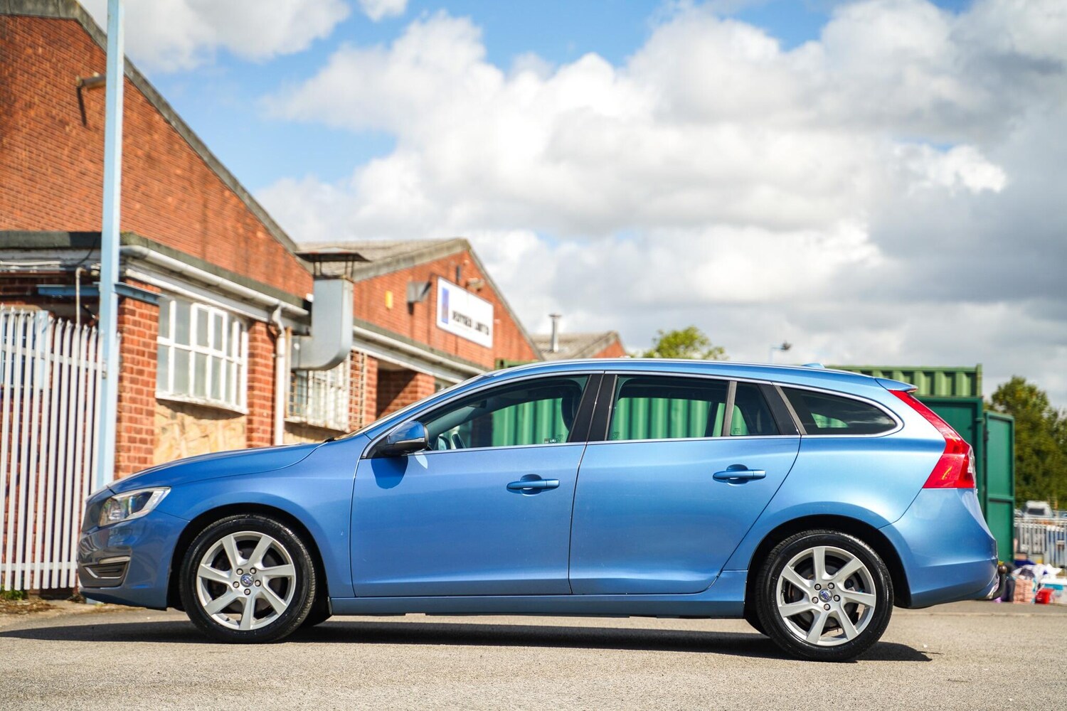 Used Volvo V60 2014 for sale - 76188809: Photo 14