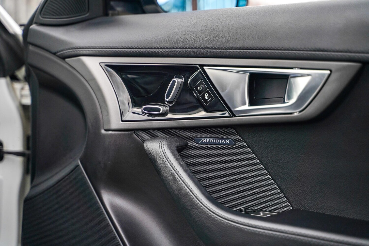 Used Jaguar F-Type 2013 for sale - 77597593: Photo 48