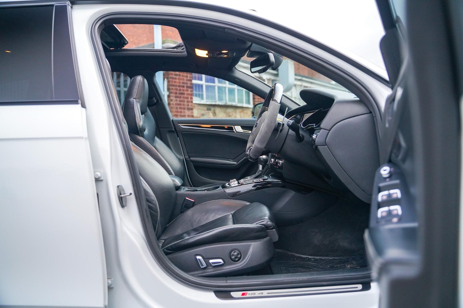 Used Audi RS4 2014 for sale - 77279000: Photo 40