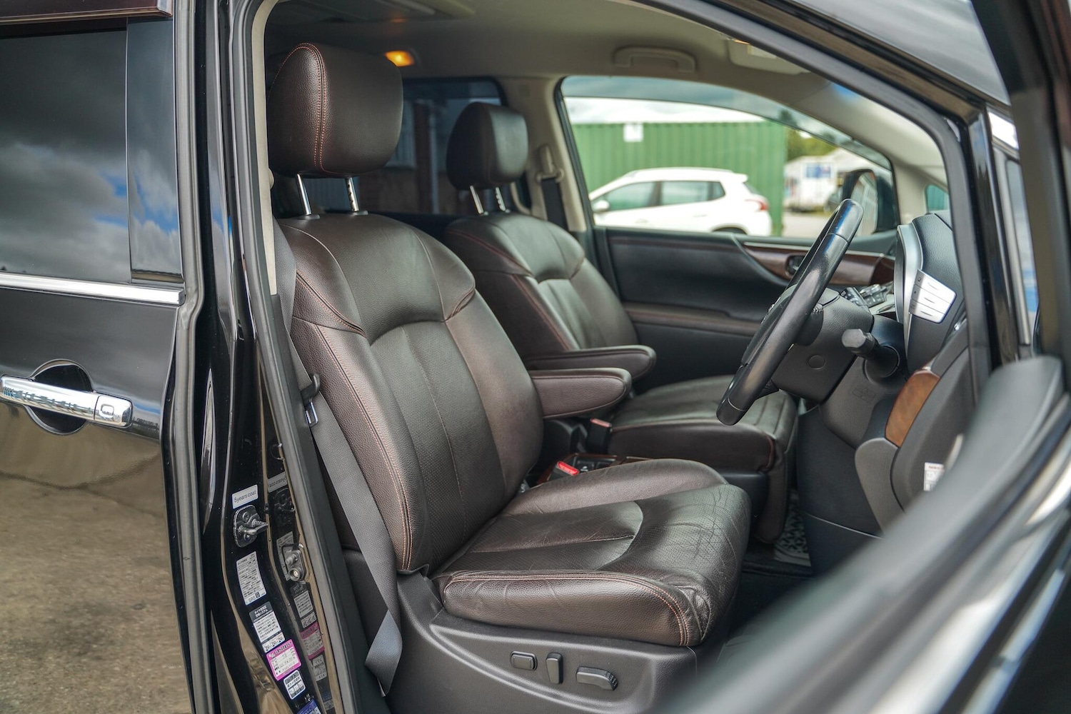 Used Nissan Elgrand 2020 for sale - 76370412: Photo 16