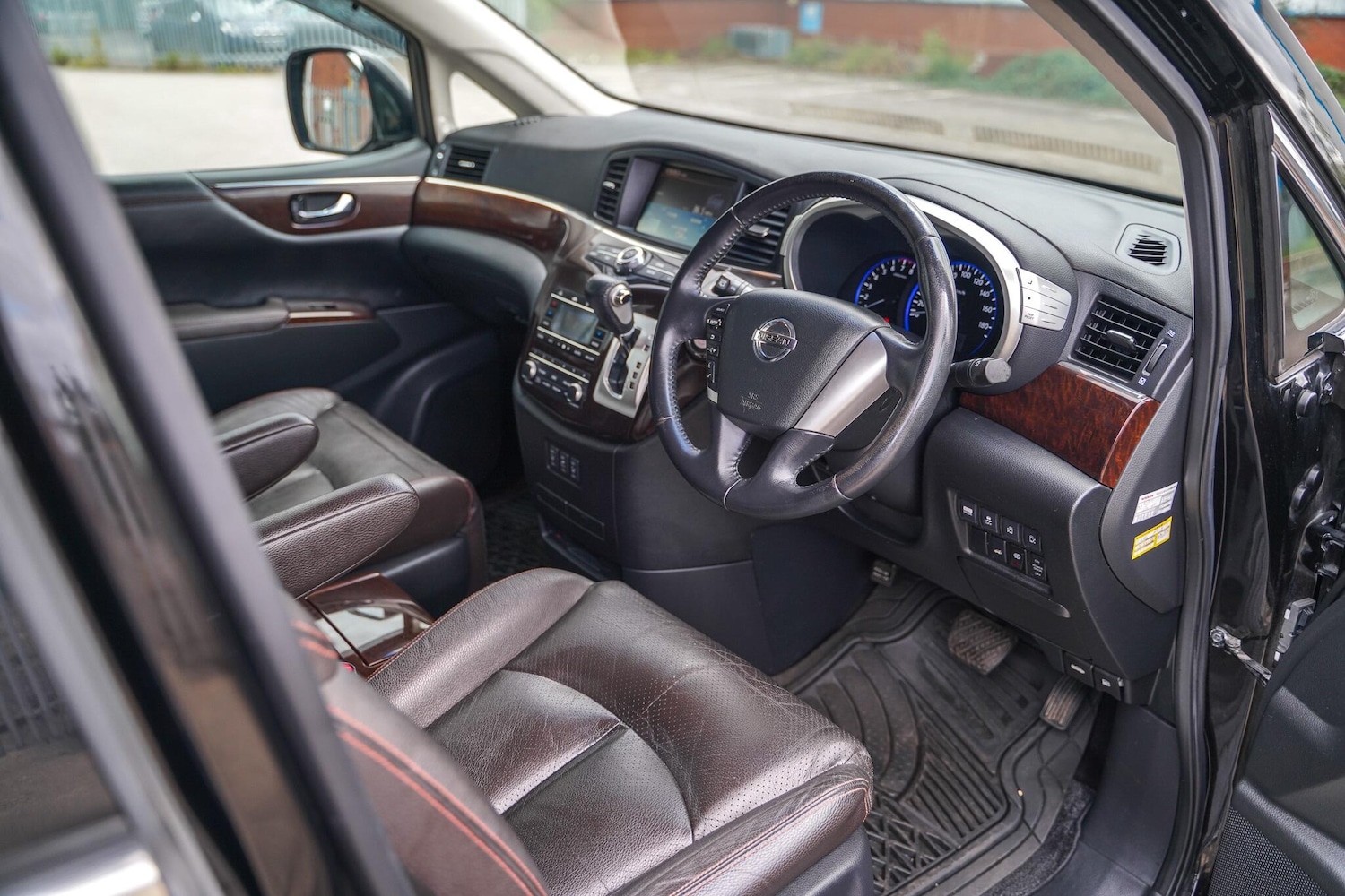 Used Nissan Elgrand 2020 for sale - 76370412: Photo 17