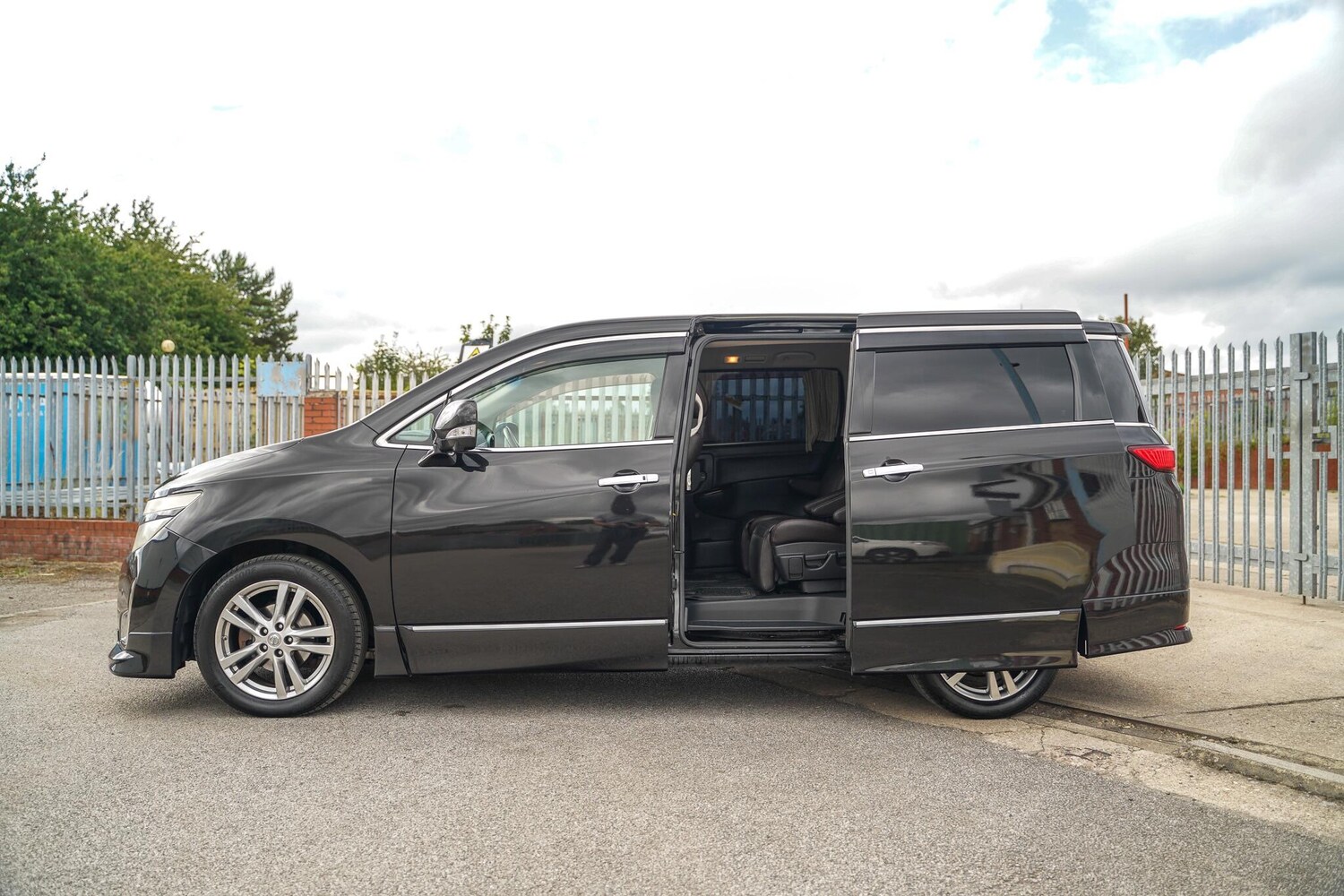Used Nissan Elgrand 2020 for sale - 76370412: Photo 29