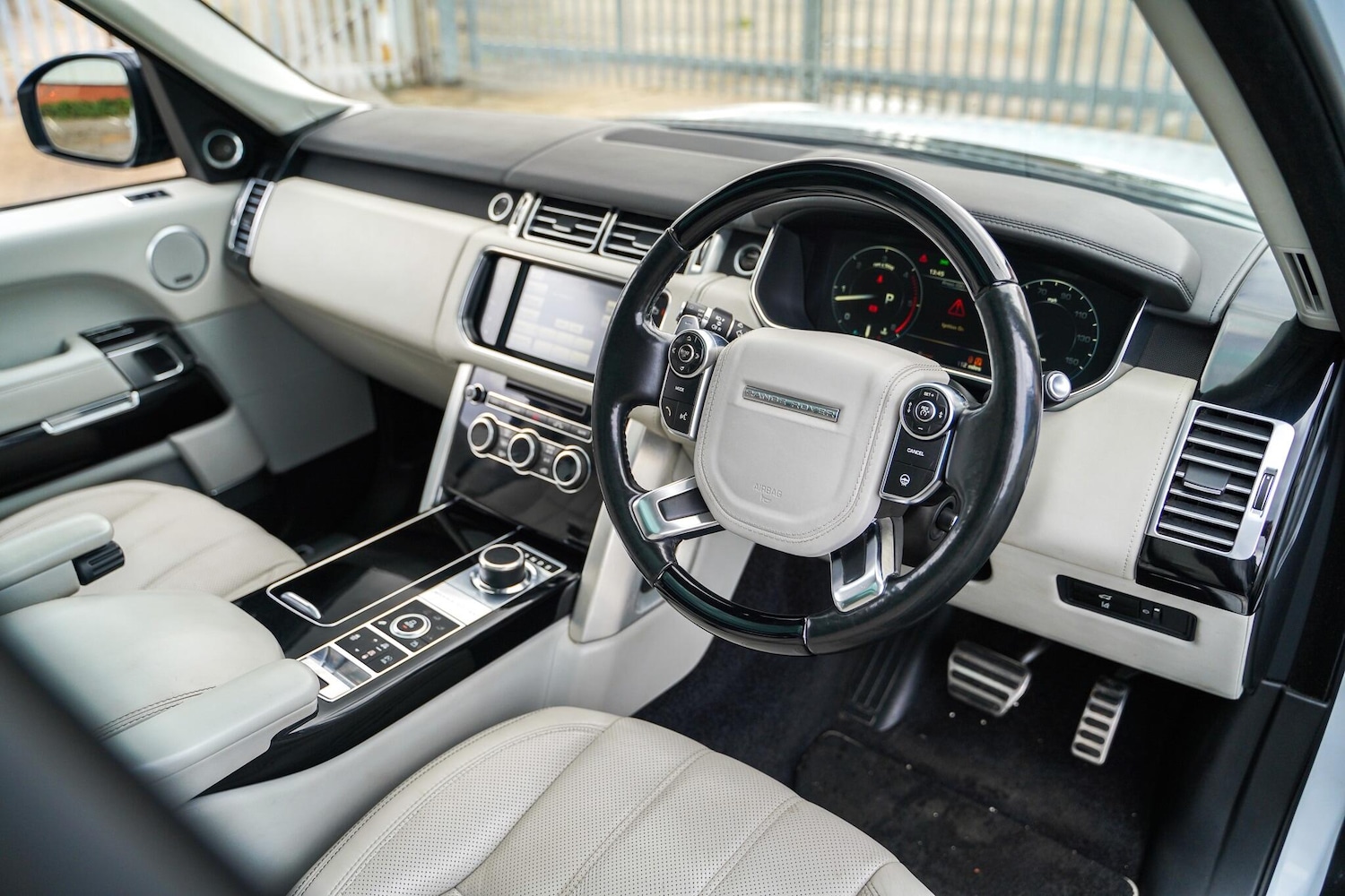 Used Land Rover Range Rover 2015 for sale - 76189846: Photo 28