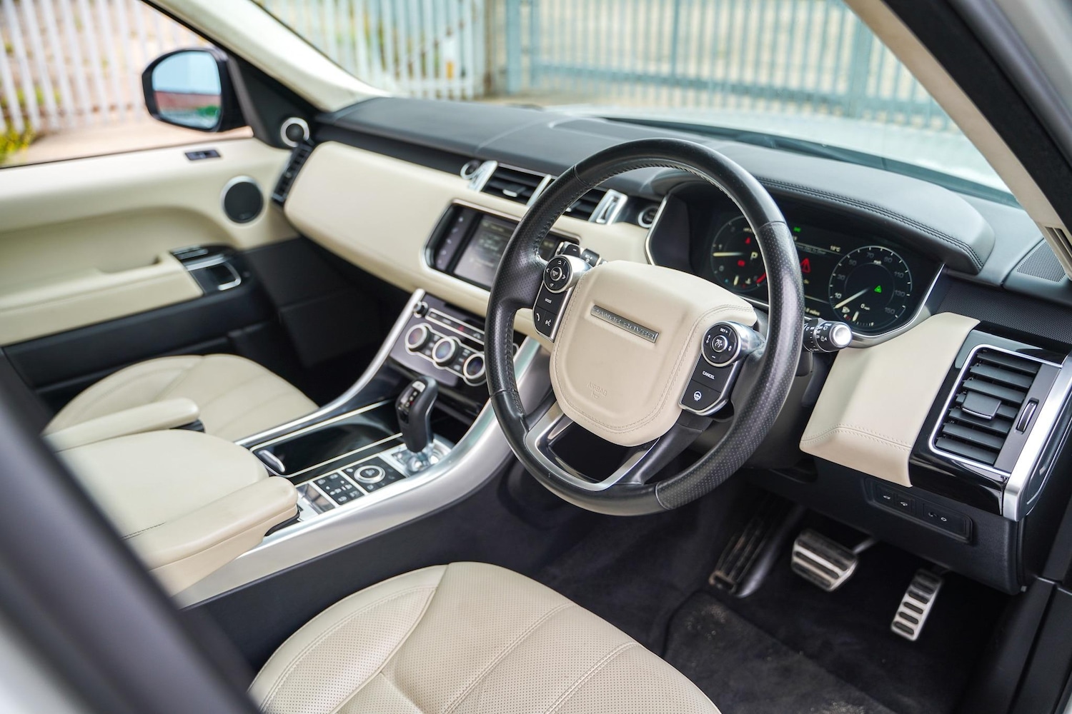 Used Land Rover Range Rover Sport 2015 for sale - 76898332: Photo 9