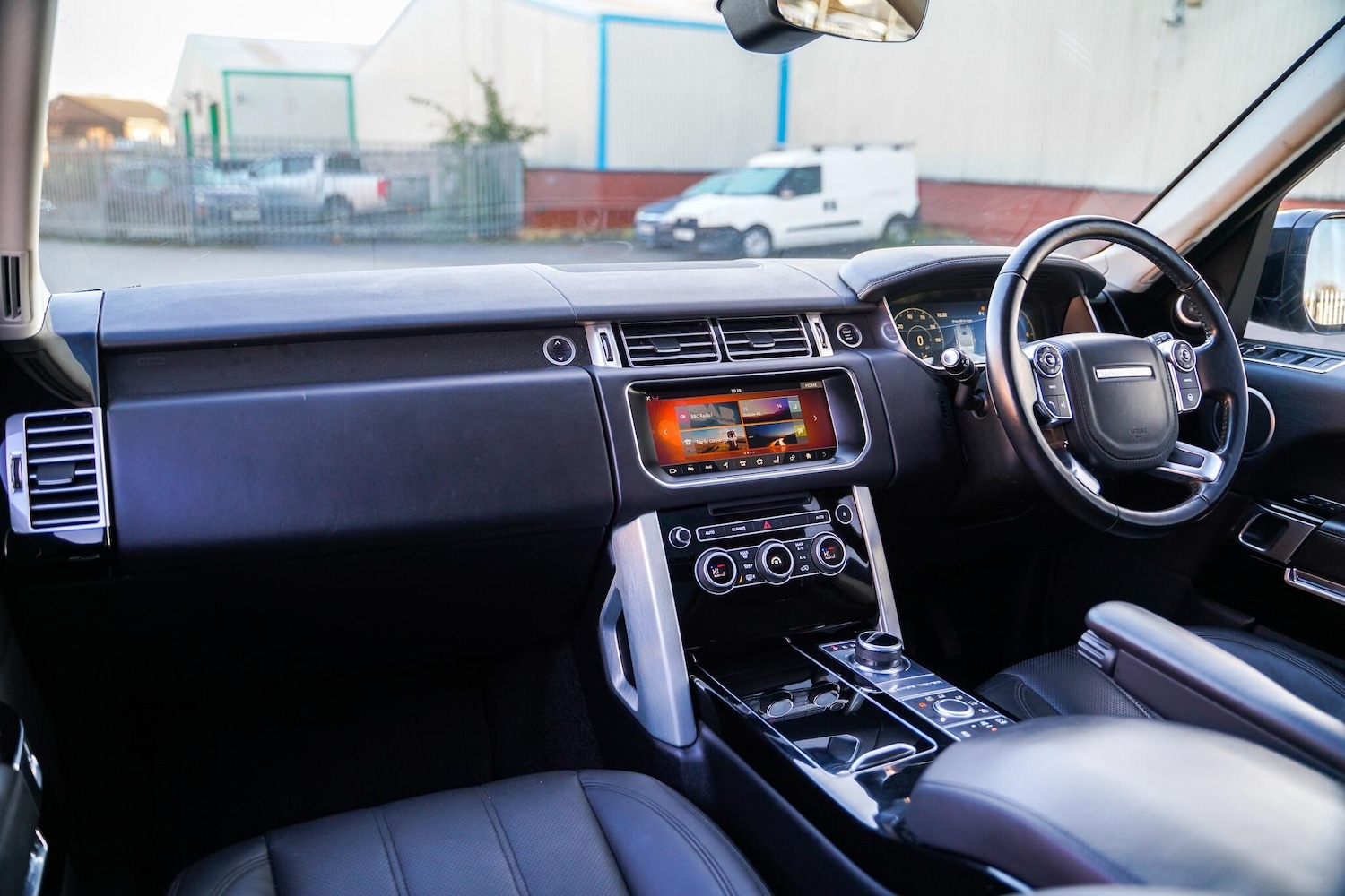 Used Land Rover Range Rover 2017 for sale - 76801401: Photo 11