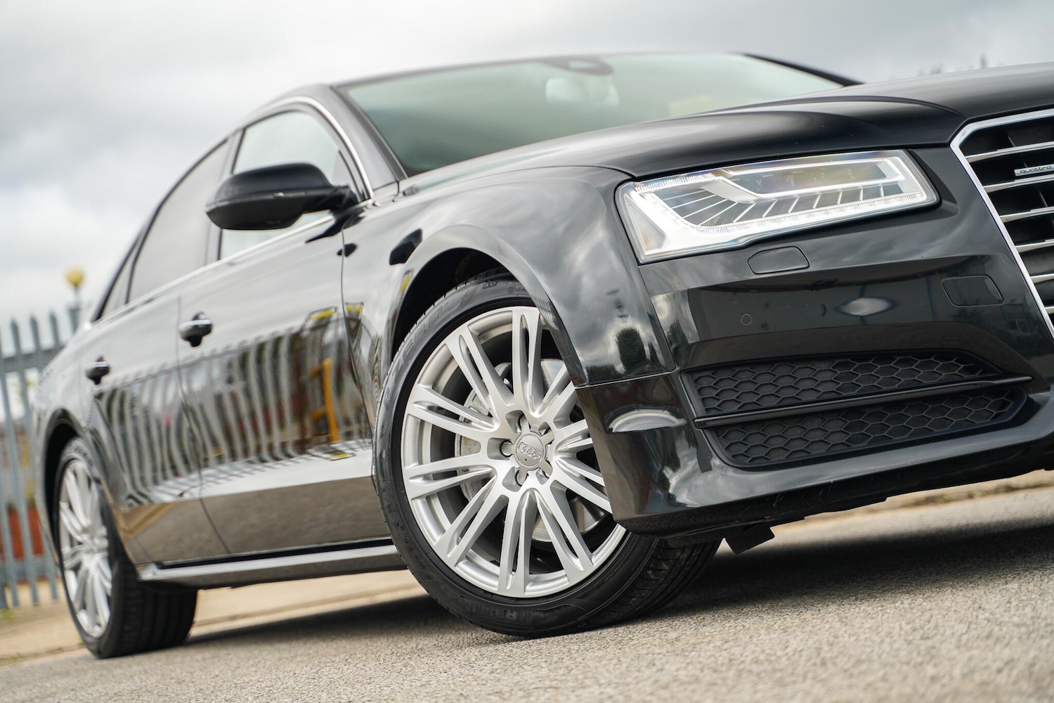 Used Audi A8 2017 for sale - 76214766: Photo 2