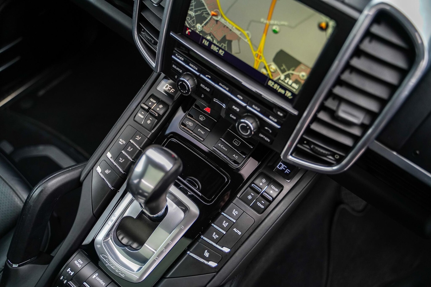 Used Porsche Cayenne 2015 for sale - 76596972: Photo 44