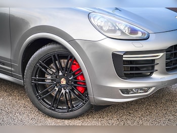 Used Porsche Cayenne 2016 for sale - 77484476: Photo