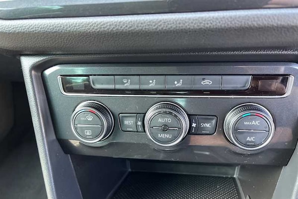 Used Volkswagen Tiguan 2018 for sale - 75554856: Photo 12