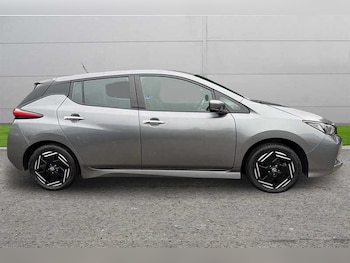Used Nissan Leaf 2022 for sale - 76400847: Photo