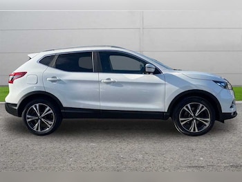 Used Nissan Qashqai 2017 for sale - 77826927: Photo