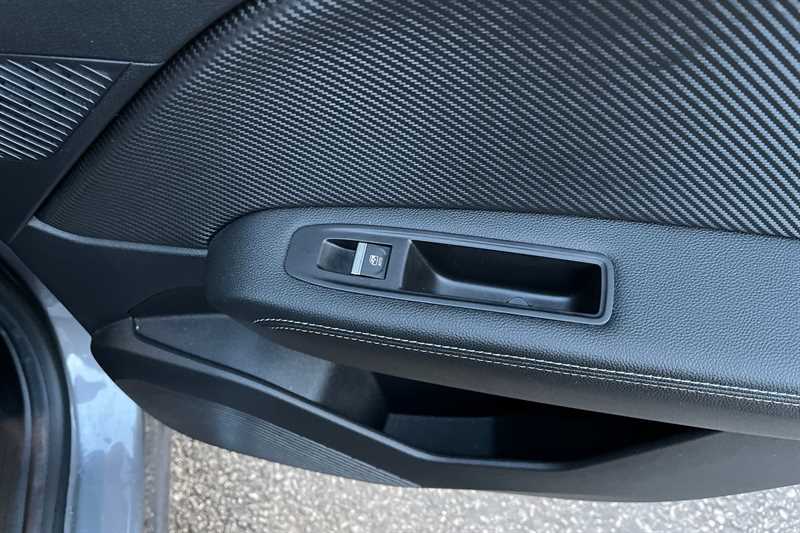 Used Renault Captur 2023 for sale - 76610028: Photo 28