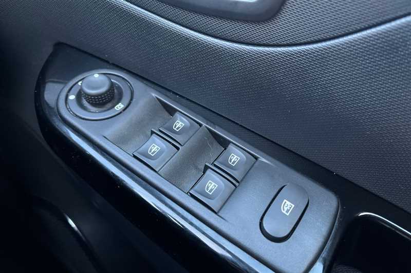 Used Renault Captur 2016 for sale - 77360721: Photo 18