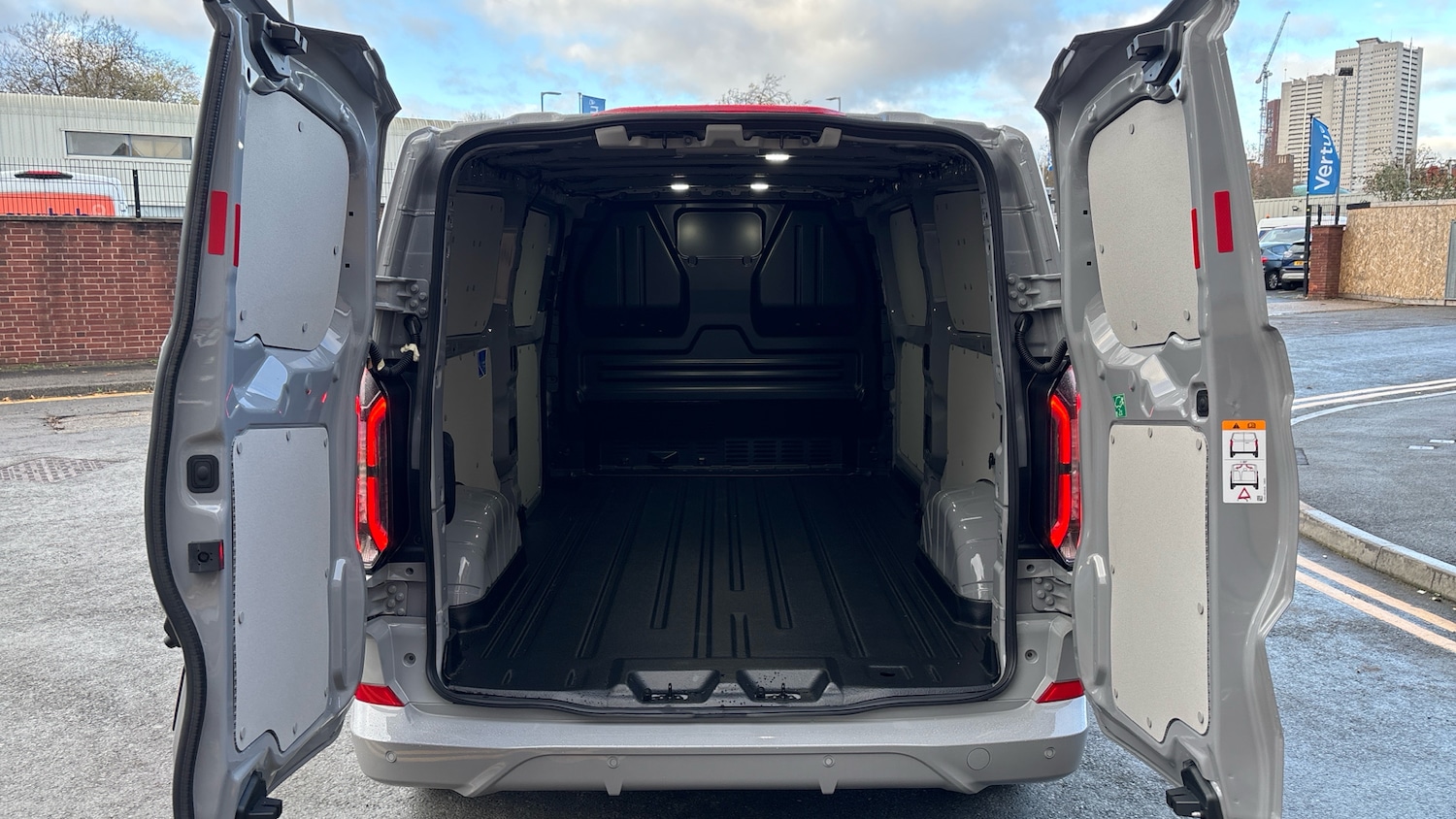 Used Ford Transit Custom 2024 for sale - 76748873: Photo 3