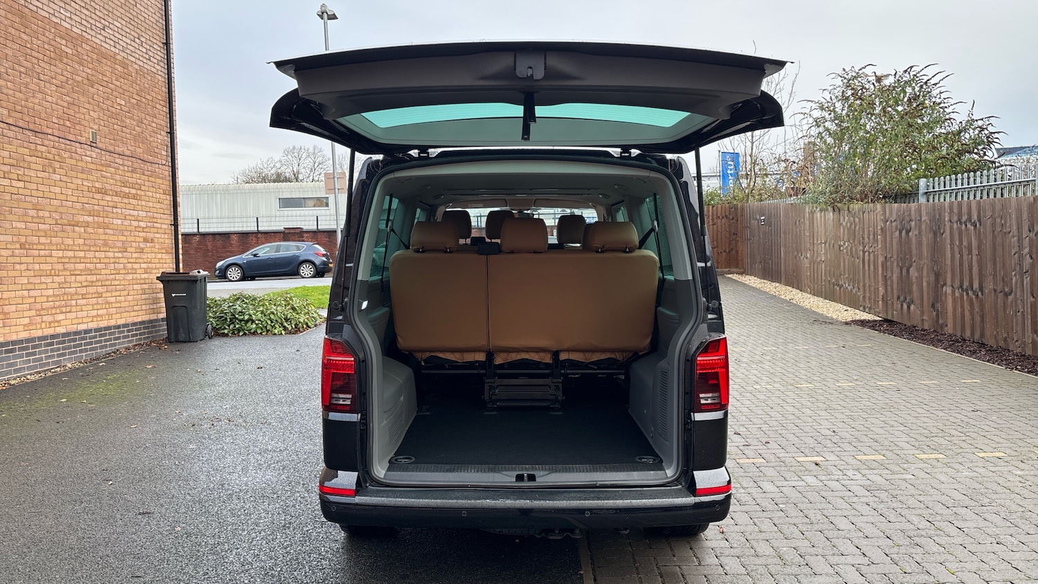 Used Volkswagen Transporter Shuttle 2020 for sale - 76830563: Photo 3