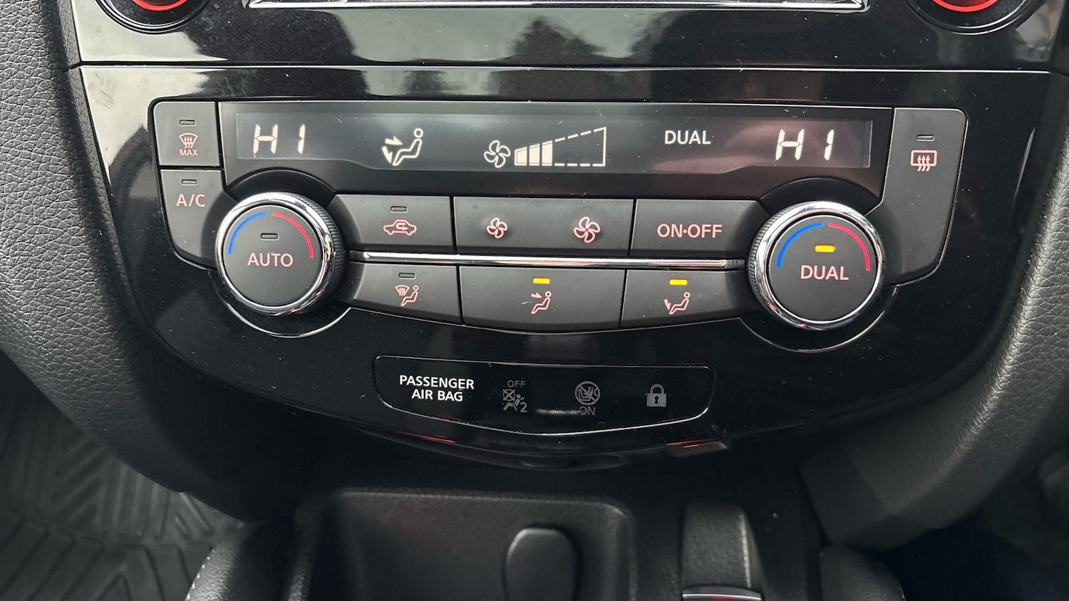 Used Nissan Qashqai 2018 for sale - 76692656: Photo 33